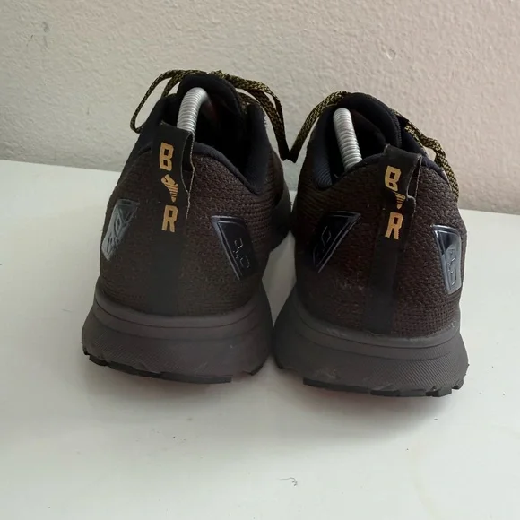 Brooks Men's Athletic Shoes in Black and Gold - Picture 4 of 6
